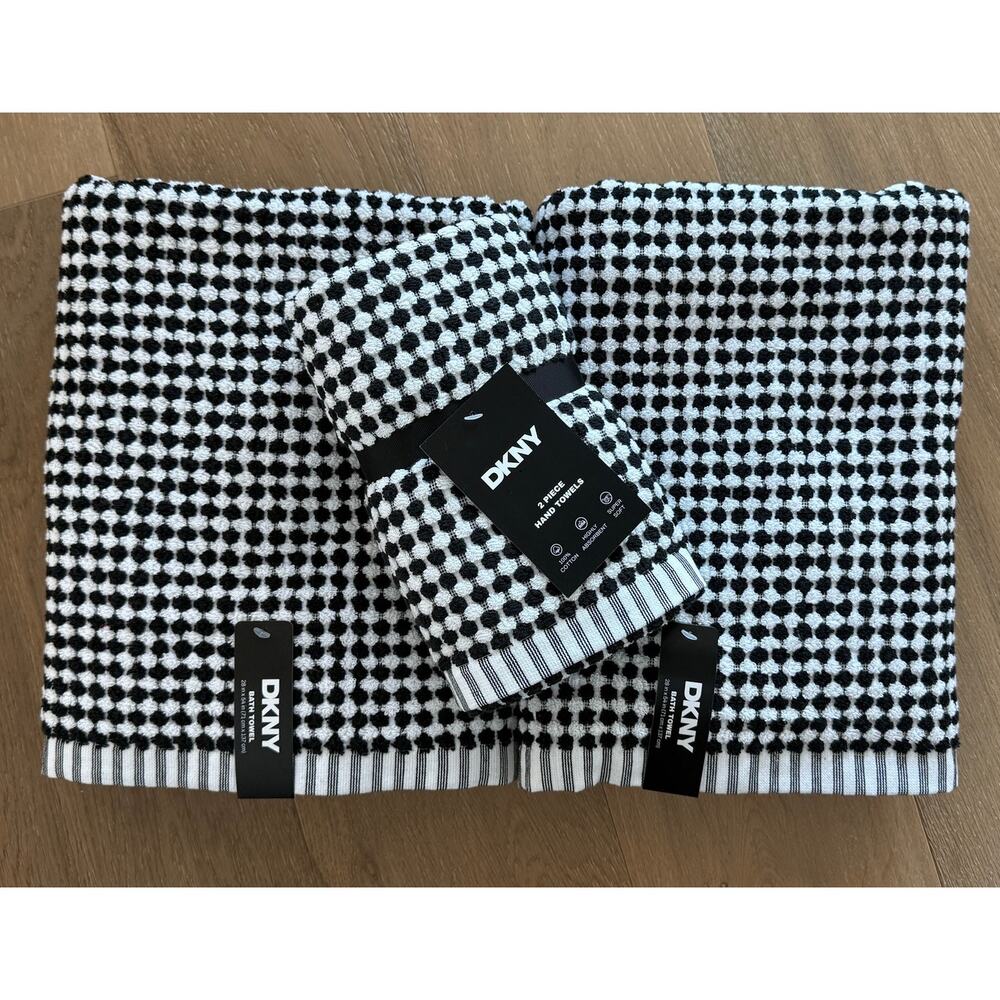 New DKNY Black & White 4 Piece Towel and Hand Towel Set